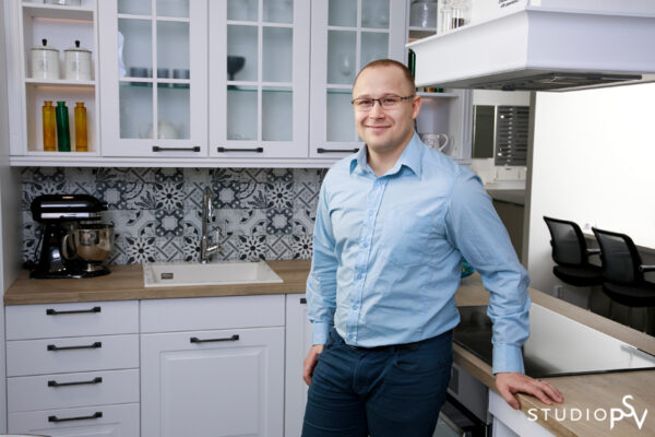 Myös myyjäksi Noblessalle rekrytoitu Marko Moisanen on kokenut keittiöasiantuntija. Valokuvaaja Reijo Koirikivi, Studio P.S.V.